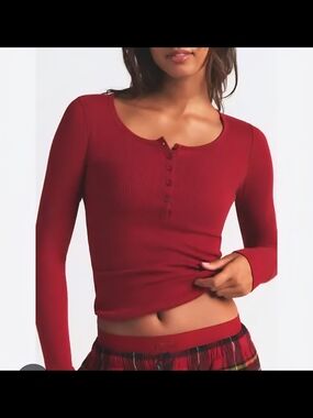SKIMS Long Sleeve Ribbed Henley Top in Burgundy Red. Rare Size.